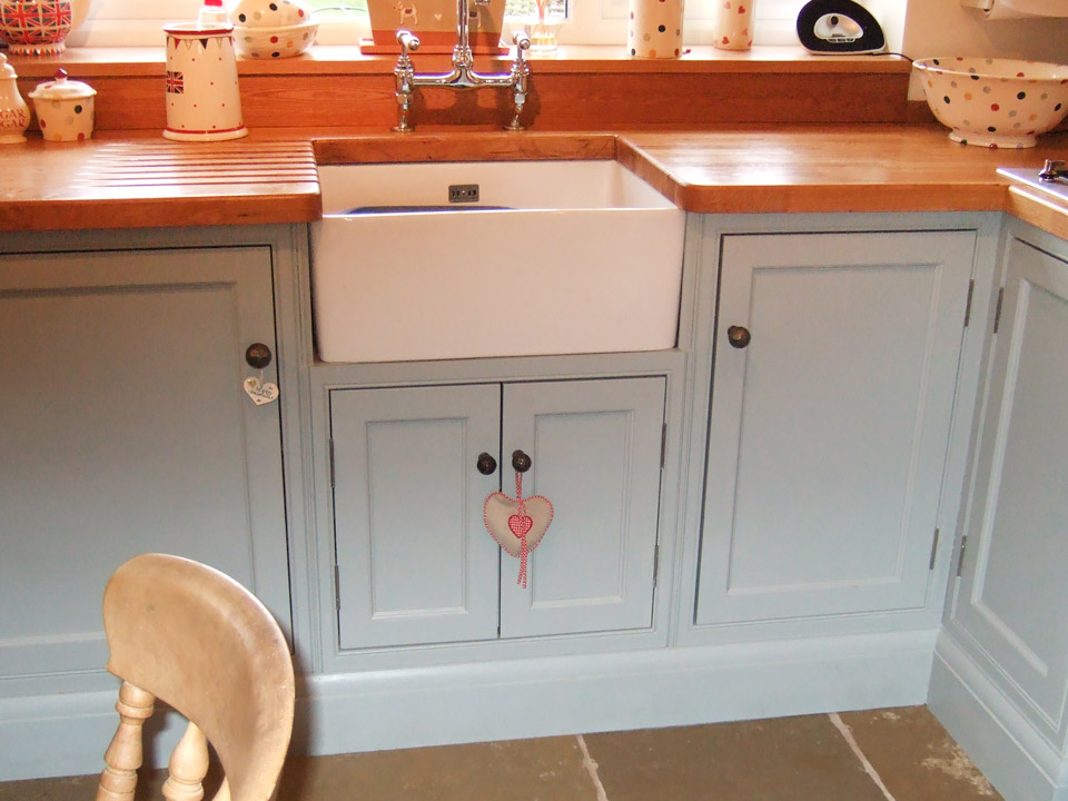 Traditional style painted kitchen in Rayne
